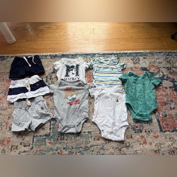 Baby gap short sleeve onesies and shorts bundle 0-3 - Picture 1 of 3